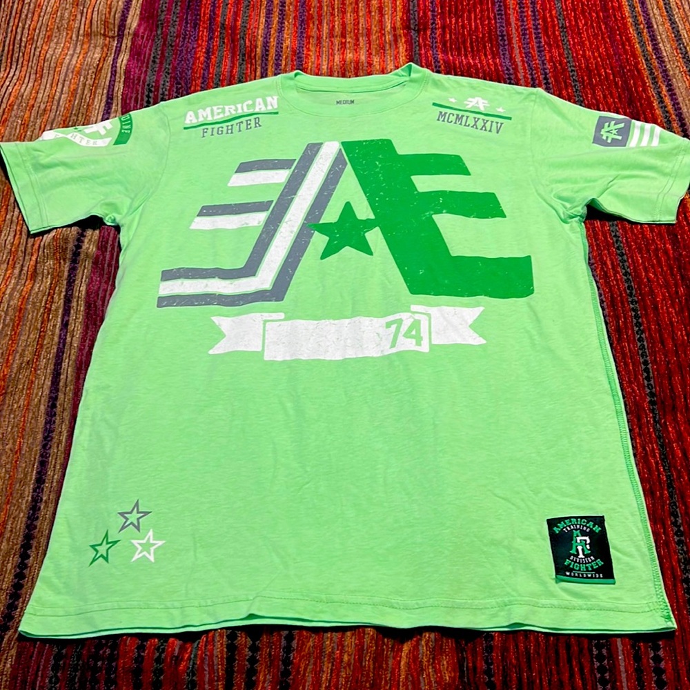 Like New, men’s American Fighter Medium T-Shirt